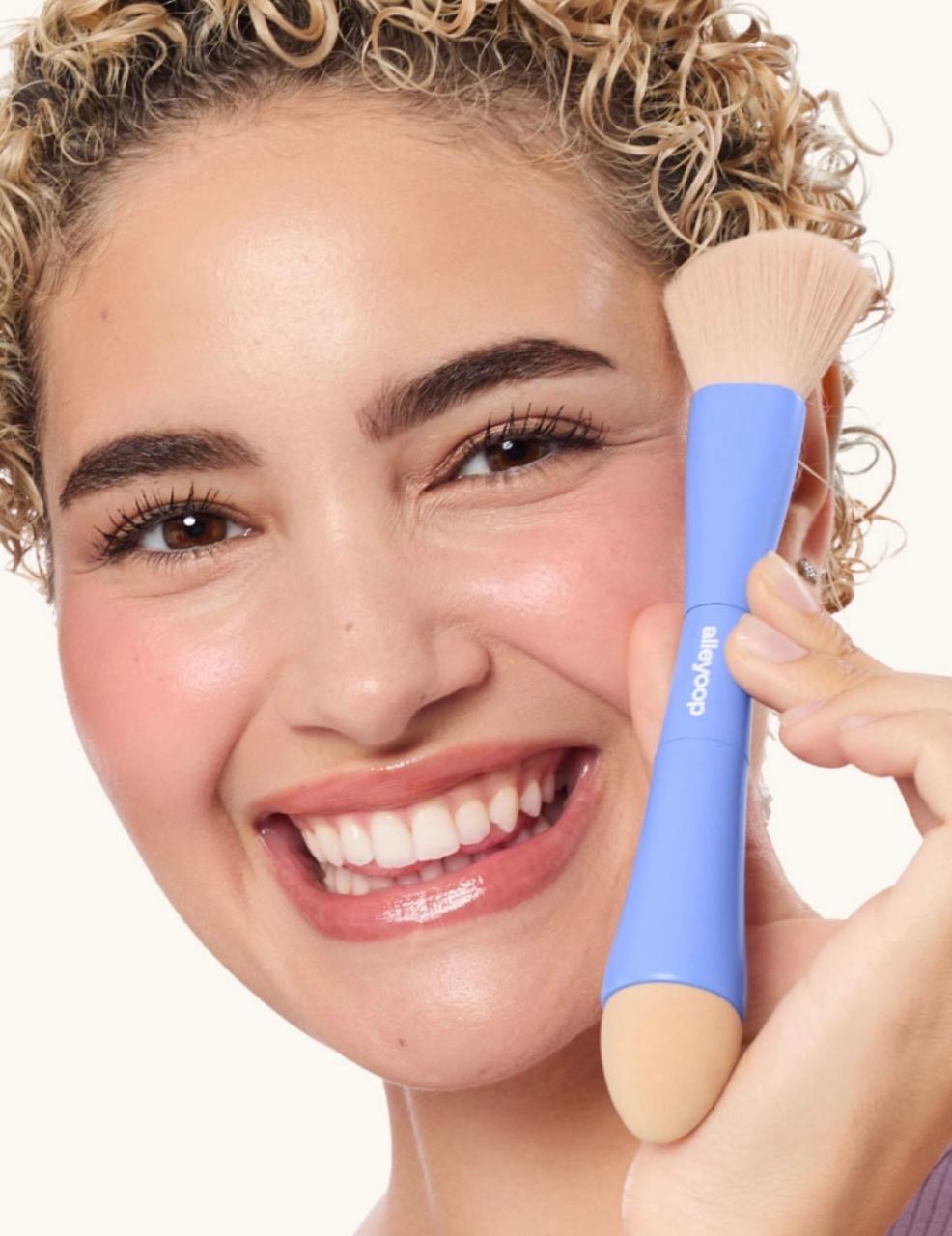 LE RÊVE 4-in-1 Makeup Brush™
